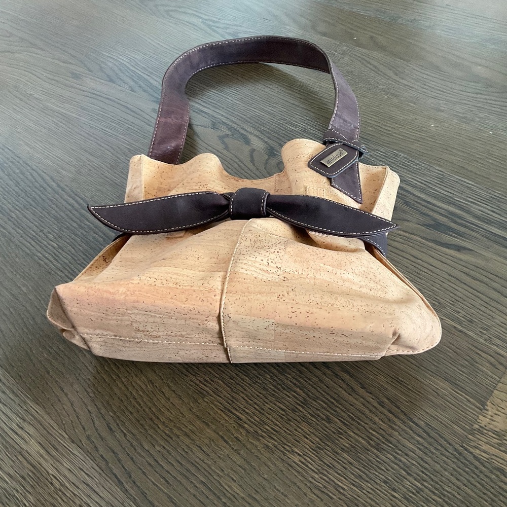 ARTELUSA SHOULDER BAG (BEIGE) WITH BROWN LEATHER BOW